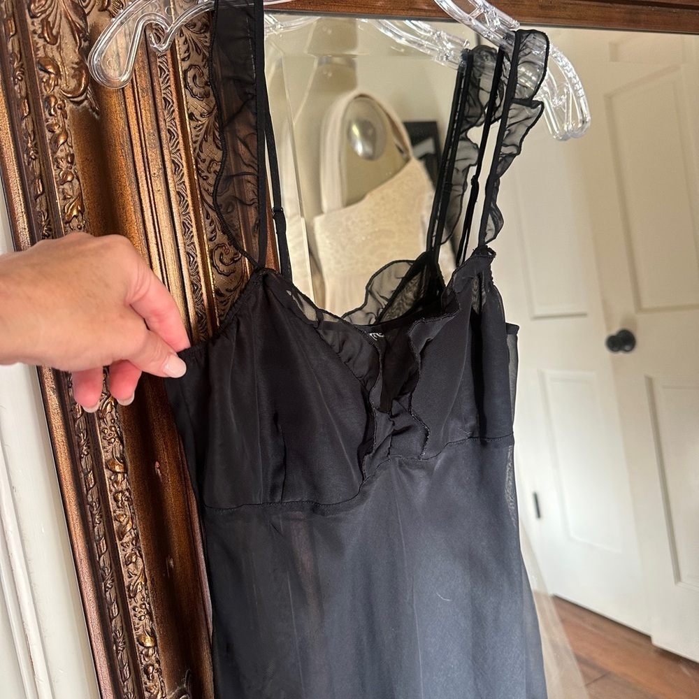 Elegant Black Lace Trim Nightgown - Picture 3 of 6
